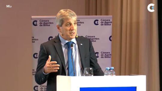 caputo-llamo-“tarados”-a-quienes-opinan-de-la-industria-y-recordo-que-cayo-10%-con-los-gobiernos-anteriores