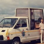la-historia-del-papa-movil-que-llevo-a-juan-pablo-ii-por-cordoba:-como-renault-creo-el-vehiculo-del-pontifice