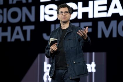 “convierten-el-caos-en-marketing”:-tras-el-hackeo-que-hizo-openai,-el-fundador-de-black-hat-advirtio-sobre-las-empresas-de-ia