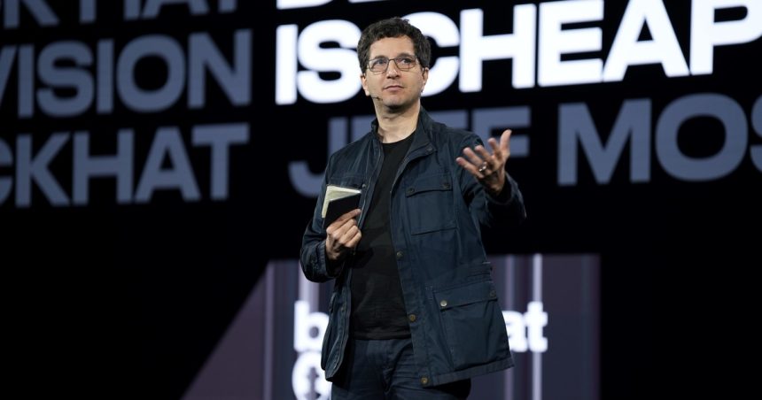 “convierten-el-caos-en-marketing”:-tras-el-hackeo-que-hizo-openai,-el-fundador-de-black-hat-advirtio-sobre-las-empresas-de-ia