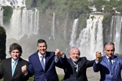 el-mercosur-al-borde-del-nocaut:-uruguay-suplico-frenar-la-pelea-argentina-brasil-mientras-lula-le-declara-la-guerra-a-eeuu.