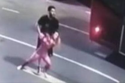 se-conocieron-dos-nuevos-videos-de-facundo-moyano-y-su-novia-candela-arizaga-corriendo-practicamente-sin-ropa-por-la-calle