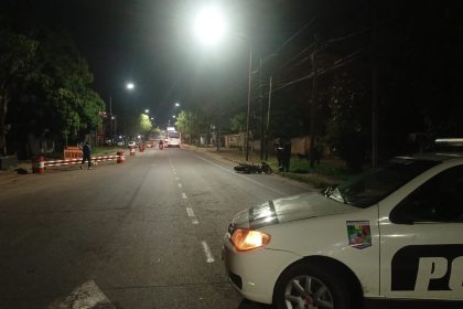 buscan-al-conductor-que-choco-a-una-moto,-dejo-dos-heridos-y-huyo-en-posadas