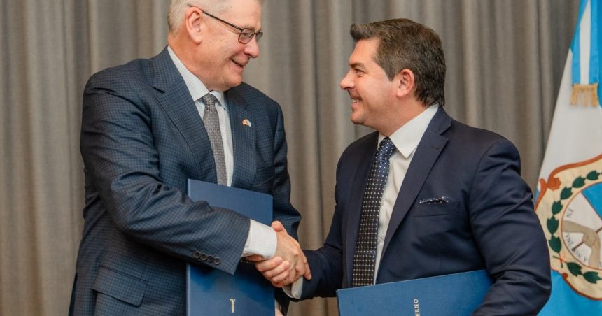 en-un-acuerdo-inedito-para-la-mineria-argentina,-vicuna-le-adelanta-a-san-juan-us$-250-millones-para
obra-publica