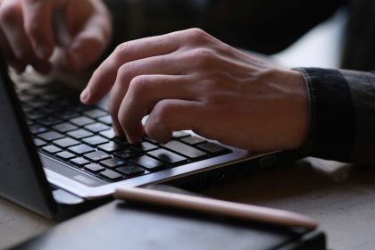 como-darle-una-segunda-vida-a-una-notebook-o-pc-vieja:-el-cambio-que-mas-se-nota,-sin-gastar-de-mas