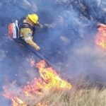 incendio-forestal-en-villa-yacanto:-declararon-alerta-roja-en-calamuchita-por-el-avance-de-las-llamas