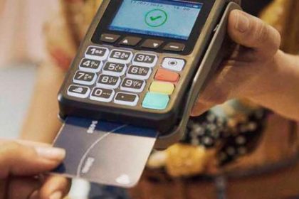 se-enfria-el-credito:-las-tarjetas-de-credito-se-desplomaron-casi-10%-real-en-un-ano-y-los-prestamos-volvieron-a-caer