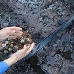 arrojar-monedas-en-las-cataratas-sigue-contaminando-el-rio-iguazu-pese-a-la-crecida-del-agua
