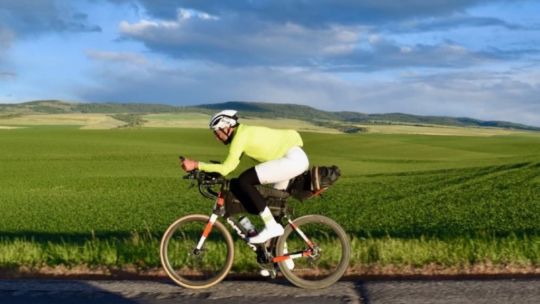 cruzo-estados-unidos-en-bicicleta:-un-argentino-recorrio-5.200-kilometros-en-14-dias