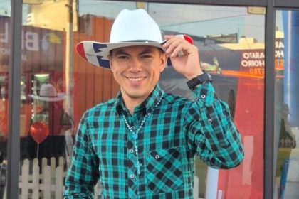 (video)-alder-alcides-sigue-en-modo-rockero:-escucha-que-himno-canto!
