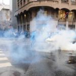 incidentes-frente-al-congreso:-la-policia-utiliza-carros-hidrantes-y-gases-lacromogenos-para-dispersar-la-protesta