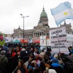 congreso-vallado-y-bajo-la-lluvia:-crece-la-protesta-mientras-el-senado-debate-la-ley-de-propiedad-privada