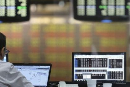 mercados-en-alerta:-sube-el-riesgo-pais,-caen-los-bonos-y-crece-la-demanda-de-dolares