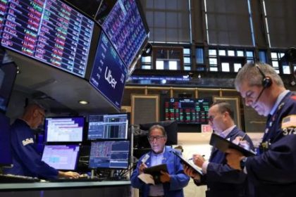 el-riesgo-pais-escala-a-446-puntos-tras-una-jornada-de-toma-de-ganancias-en-wall-street