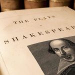 como-es-el-protocolo-para-tocar-el-primer-folio-de-shakespeare-editado-en-1623