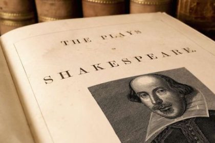 como-es-el-protocolo-para-tocar-el-primer-folio-de-shakespeare-editado-en-1623