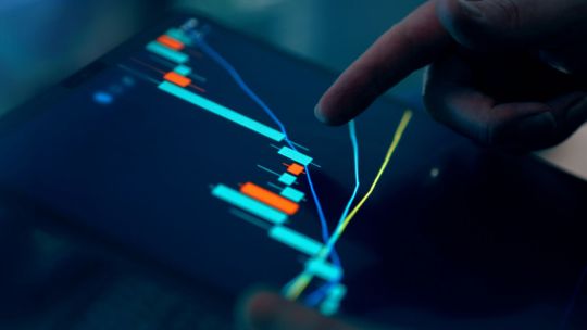 los-activos-argentinos-en-wall-street-operaron-a-la-baja-y-el-riesgo-pais-quedo-al-borde-de-los-450-puntos