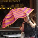 el-cielo-se-cae-a-pedazos:-un-feroz-temporal-tapo-las-calles-de-agua-y-dejo-a-miles-a-oscuras-en-el-amba