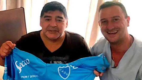 “lo-podrian-haber-salvado”:-el-masajista-de-maradona-hundio-a-luque-y-revelo-el-abandono-que-sufrio-el-diez