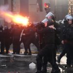 hubo-graves-incidentes-frente-al-congreso-entre-policias-y-manifestantes-en-la-marcha-contra-la-ley-de-propiedad-privada: 12-detenidos-y-cuatro-efectivos-heridos