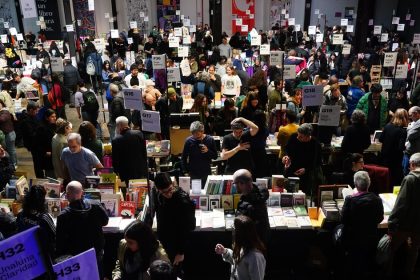la-tormenta-y-la-marcha-al-congreso-se-hicieron-sentir-en-el-primer-dia-de-la-feria-de-editores