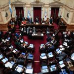 senado:-el-oficialismo-aprobo-la-ley-que-acelera-desalojos-pero-tuvo-retirar-otro-capitulo-para-evitar-una-derrota