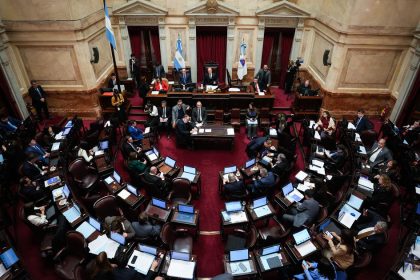 senado:-el-oficialismo-aprobo-la-ley-que-acelera-desalojos-pero-tuvo-retirar-otro-capitulo-para-evitar-una-derrota