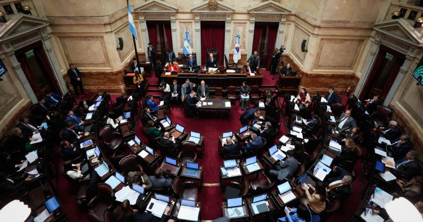 senado:-el-oficialismo-aprobo-la-ley-que-acelera-desalojos-pero-tuvo-retirar-otro-capitulo-para-evitar-una-derrota