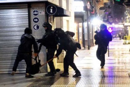 la-policia-arresto-a-12-personas-en-la-manifestacion-contra-la-ley-de-tierras-y-hubo,-al-menos,-3-agentes-heridos