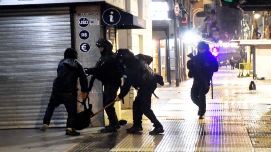 la-policia-arresto-a-12-personas-en-la-manifestacion-contra-la-ley-de-tierras-y-hubo,-al-menos,-3-agentes-heridos