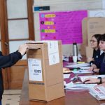 el-dilema-de-kicillof:-como-es-el-metodo-para-evitar-largas-filas-en-una-eleccion-concurrente-que-estudian-en-la-provincia