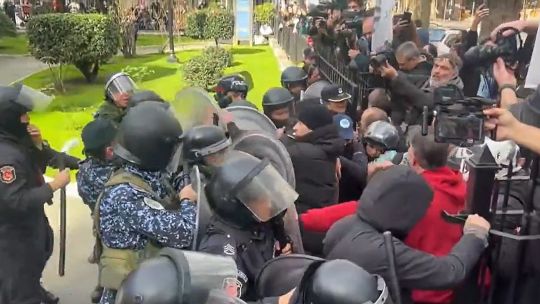 mar-del-plata-al-limite:-tres-brutales-crimenes-desatan-marchas-e-incidentes-y-la-provincia-refuerza-la-seguridad