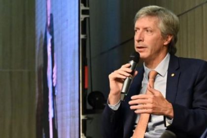 santiago-bausili-sostiene-el-status-quo-y-advierte-que-persisten-los-riesgos-para-levantar-el-cepo-a-las-empresas