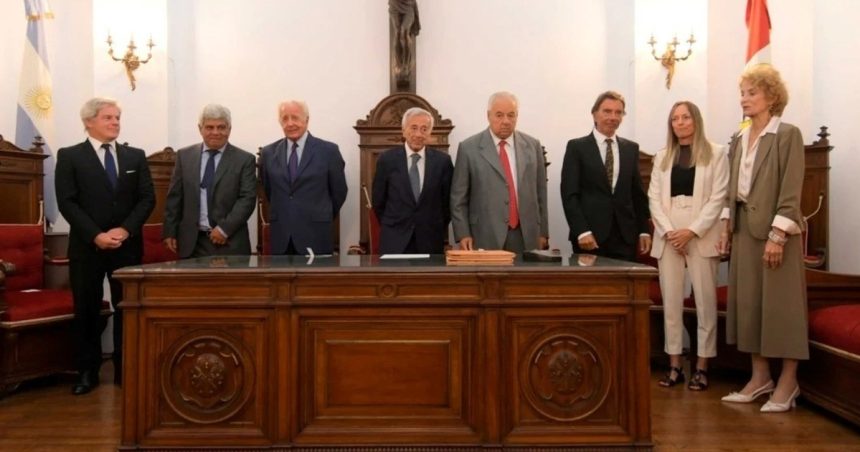 polemica-en-santa-fe:-la-corte-local-declaro-inconstitucional-el-tope-a-jubilaciones-de-privilegio-y-avalo-haberes-de-$-18-millones