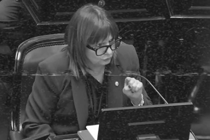 quedo-la-mitad-del-proyecto,-pero-patricia-bullrich-festejo-igual-y-celebro-la-“rosca”