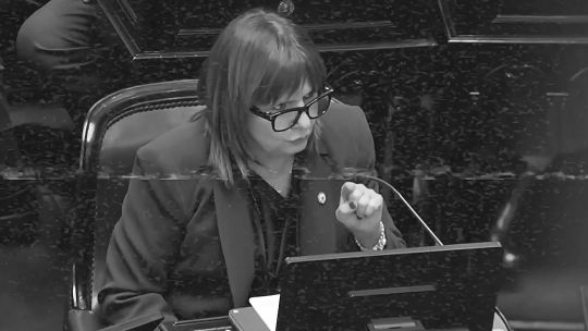 quedo-la-mitad-del-proyecto,-pero-patricia-bullrich-festejo-igual-y-celebro-la-“rosca”