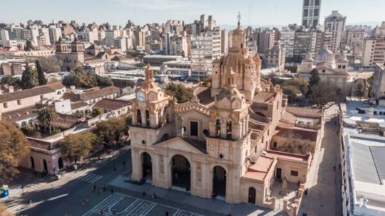 a-dias-de-conocerse-la-visita-del-papa,-la-iglesia-de-cordoba-celebra-el-primer-domingo-de-la-justicia-social