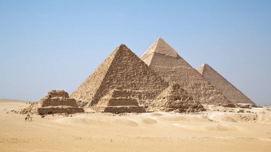 un-estudio-revela-el-avanzado-sistema-de-ingenieria-que-pudo-haber-facilitado-la-construccion-de-las-piramides-de-egipto
