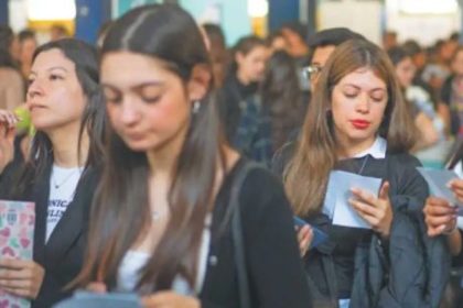7-de-cada-10-jovenes-de-entre-16-a-24-anos-tuvieron-que-pedir-plata-prestada-para-poder-llegar-a-fin-de-mes