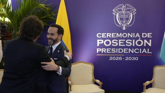 “el-tigre-y-el-leon”:-el-euforico-cruce-entre-milei-y-el-nuevo-presidente-de-colombia-bajo-un-clima-de-maxima-tension