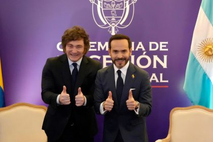 milei-estuvo-en-colombia-para-la-asuncion-de-de-la-espriella-y-suma-un-nuevo-aliado-en-la-derecha-regional