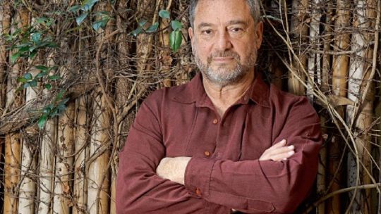 el-secreto-familiar-que-daniel-guebel-guardo-durante-20-anos-antes-de-convertirlo-en-novela