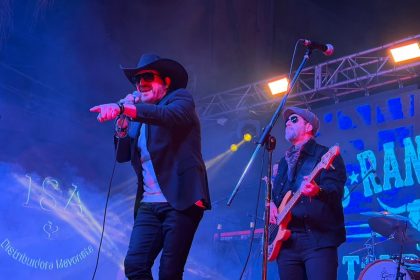 los-rancheros-hicieron-cantar-a-posadas-en-la-primera-noche-del-black-friday