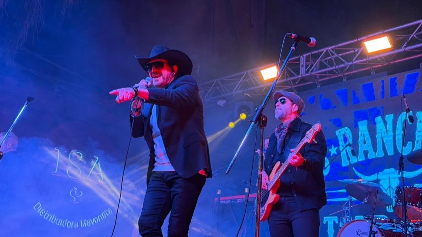 los-rancheros-hicieron-cantar-a-posadas-en-la-primera-noche-del-black-friday