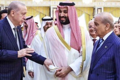 arabia-saudita,-turquia-y-pakistan-firman-un-inedito-acuerdo-de-defensa-regional