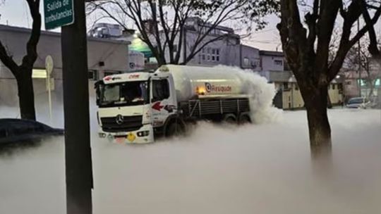 alerta-por-un-derrame-de-oxigeno-liquido-en-monte-castro:-evacuacion-y-corte-de-transito