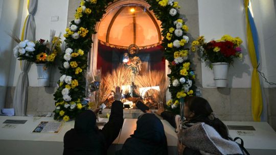 thousands-march-in-argentina-on-day-of-san-cayetano,-patron-saint-of-bread-and-work