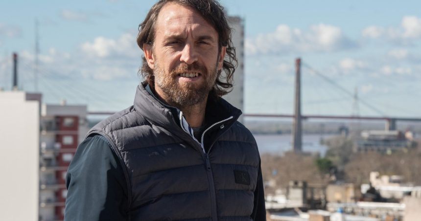fue-capitan-de-river,-su-frase-sobre-un-“silencio-atroz”-todavia-retumba-en-el-futbol-y-ahora-entra-a-la-politica:-sera-candidato-a-intendente-libertario