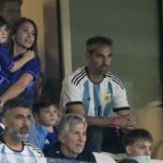 lionel-messi-llega-a-rosario-a-las-20.30:-habria-velatorio-intimo-de-jorge-messi,-sin-acceso-al-publico