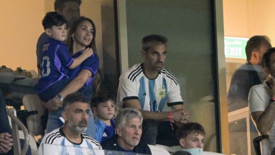 lionel-messi-llega-a-rosario-a-las-20.30:-habria-velatorio-intimo-de-jorge-messi,-sin-acceso-al-publico